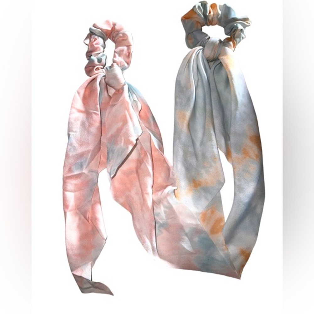 Set of two pony tail scarf scrunchies . Both are‎ watercolor tie dye. NWOT